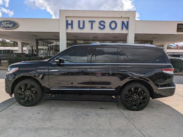 2023 Lincoln Navigator Reserve's photo