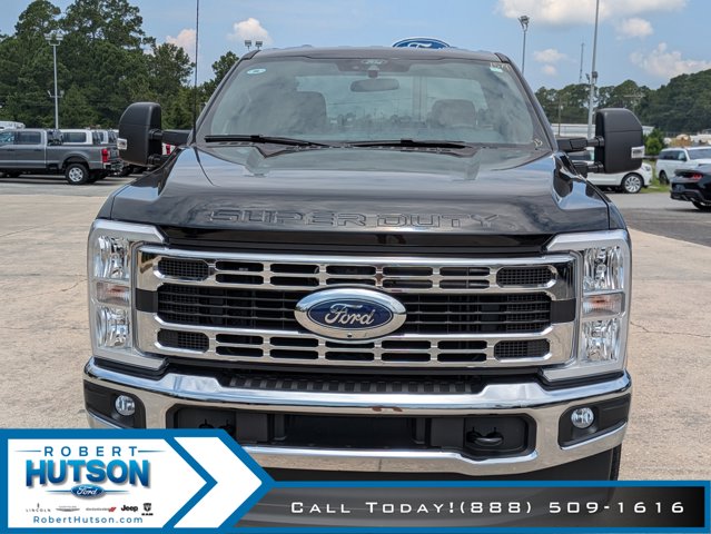 2025 Ford F-350 XLT photo 2
