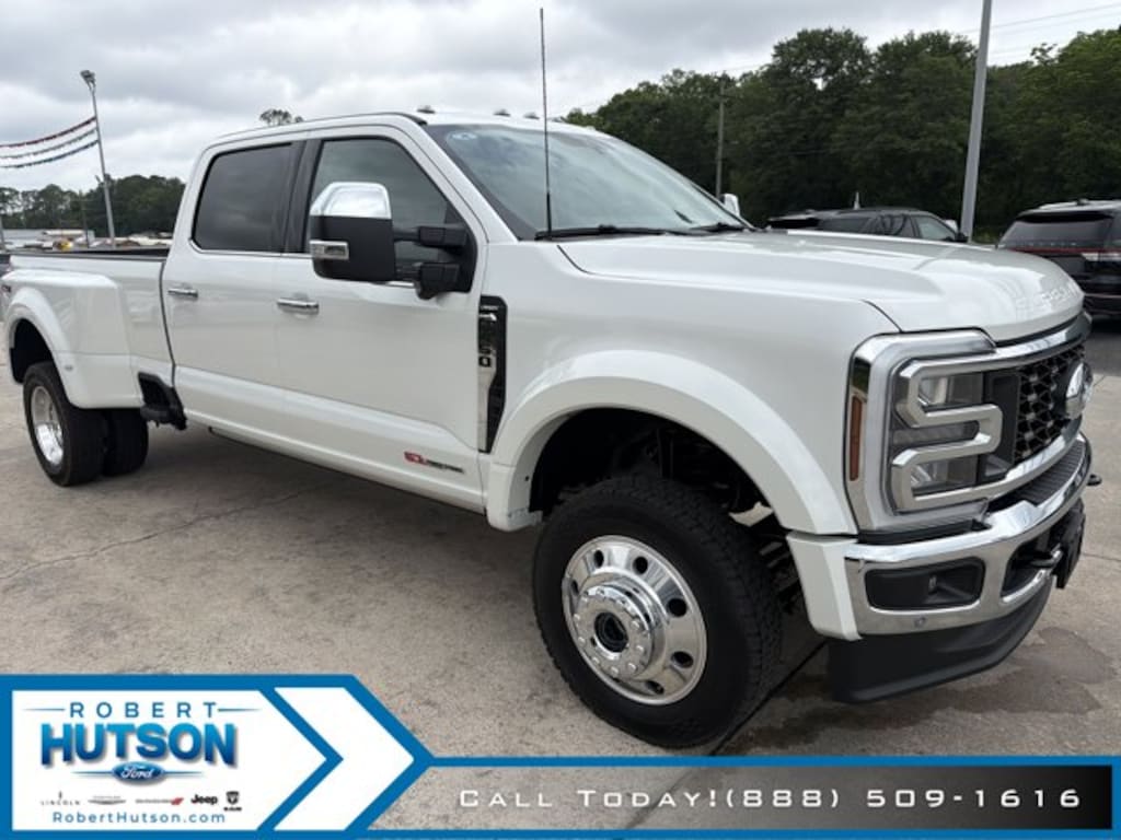 New 2026 Ford Super Duty F-450® Lariat® Truck Crew Cab