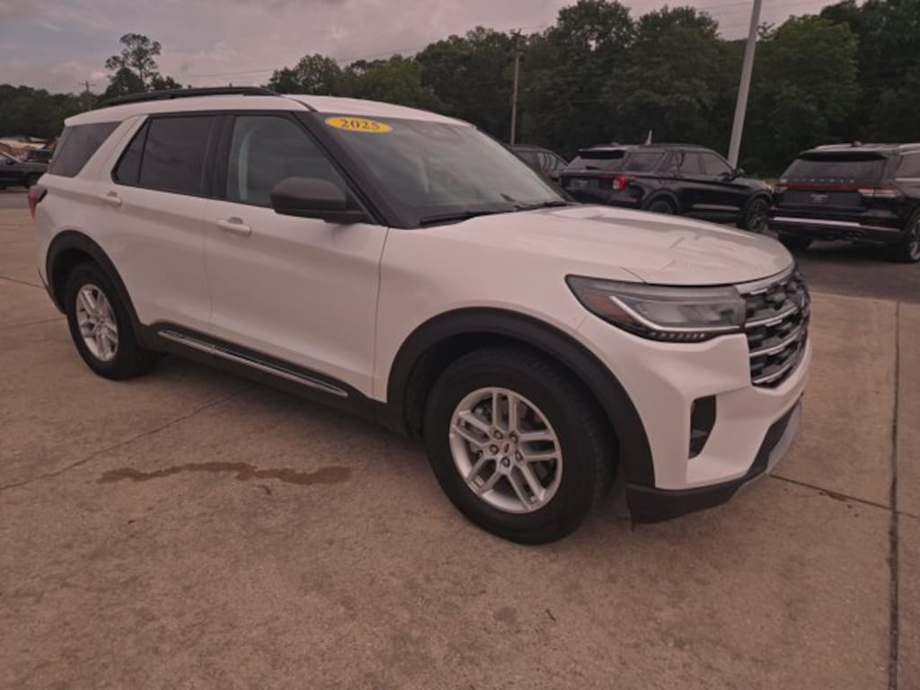 Used 2025 Ford Explorer Active Active RWD
