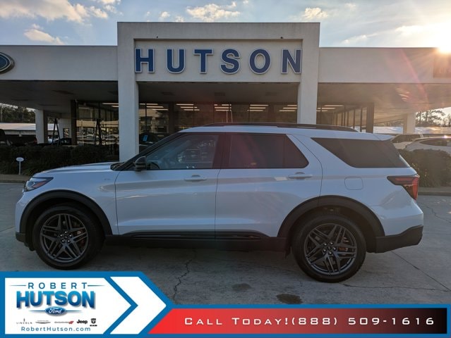 2026 Ford Explorer ST-LINE's photo