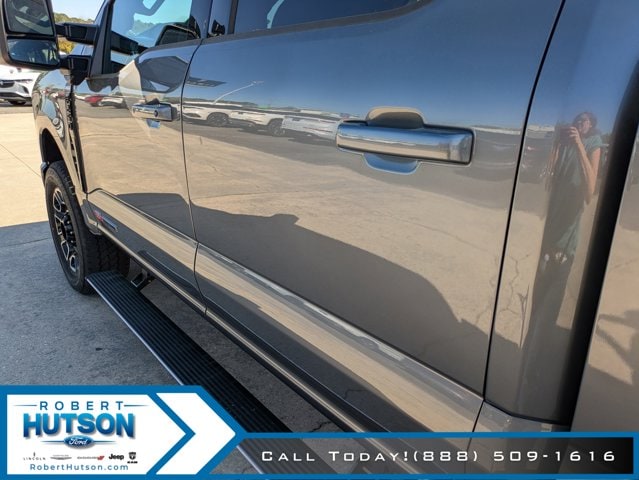 2025 Ford F-250 Super Duty Platinum - Photo 14