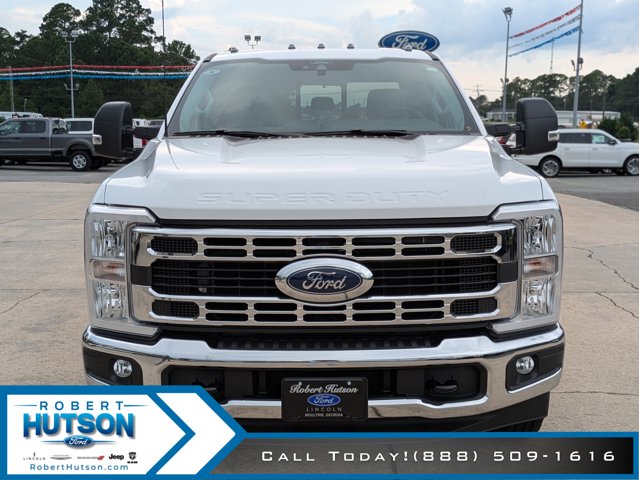 2025 Ford F-350 photo 3