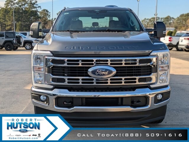 2025 Ford F-250 XLT photo 3
