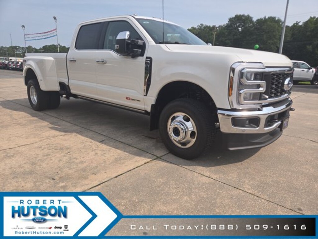 New 2026 Ford Super Duty F-350® Lariat® Truck Crew Cab