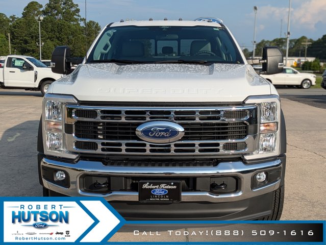 2025 Ford F-550 photo 3