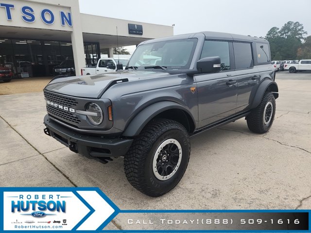 2023 Ford Bronco Badlands photo 2
