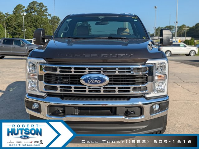 2025 Ford F-350 photo 3