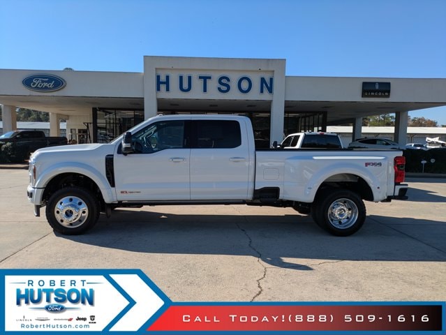 2026 Ford F-450 Super Duty Platinum's photo