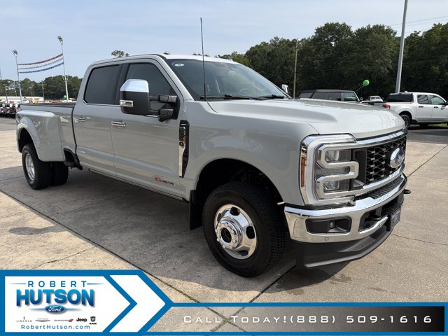 New 2026 Ford Super Duty F-350® Lariat® Truck Crew Cab
