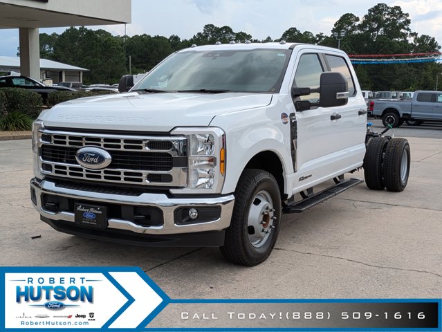 2025 Ford F-350 photo 2