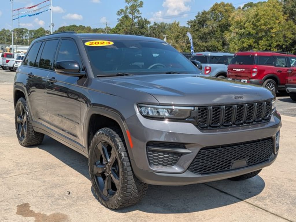 Used 2023 Jeep Grand Cherokee Altitude Altitude 4x4