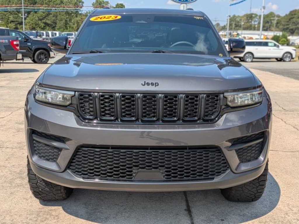 Used 2023 Jeep Grand Cherokee Altitude Altitude 4x4
