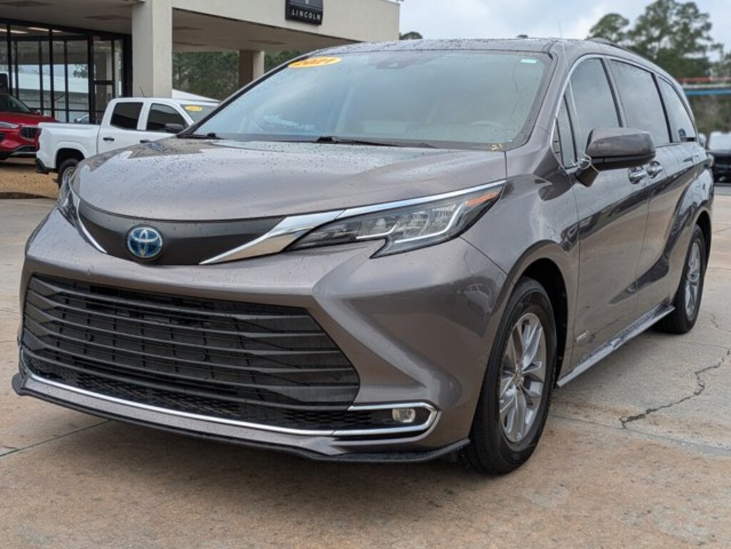 Used 2021 Toyota Sienna XLE XLE FWD 8-Passenger