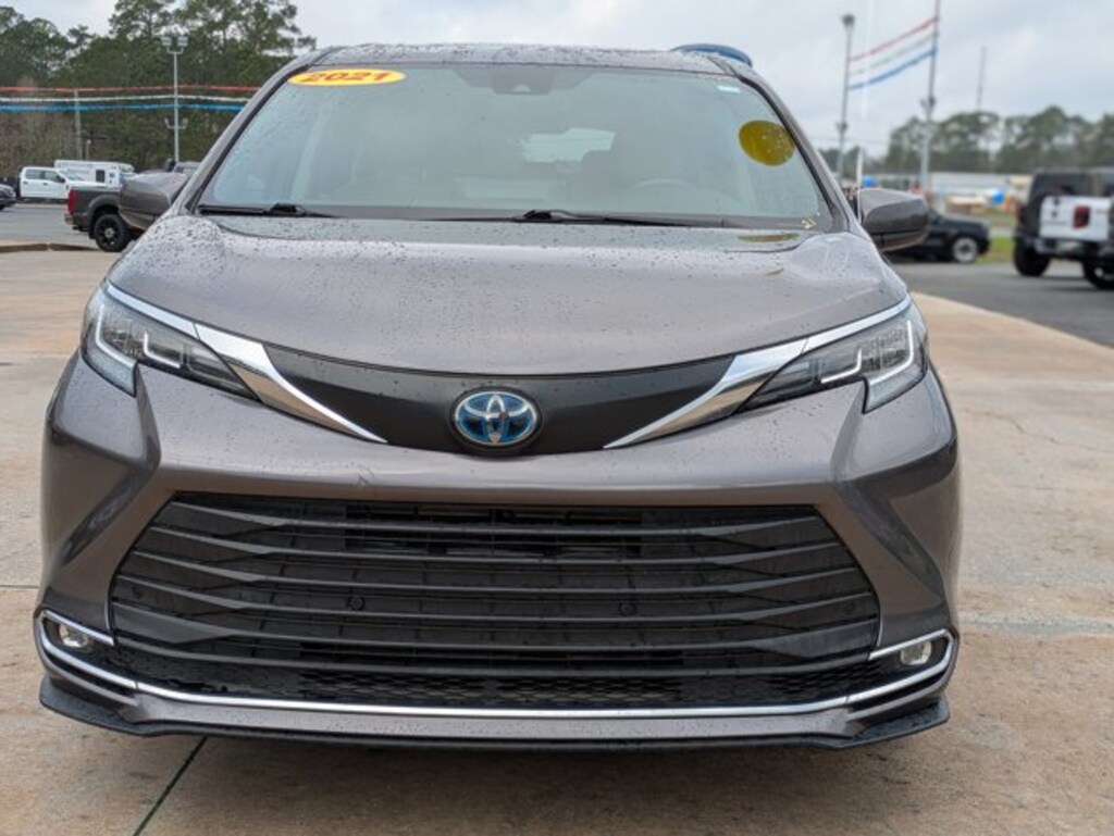 Used 2021 Toyota Sienna XLE XLE FWD 8-Passenger