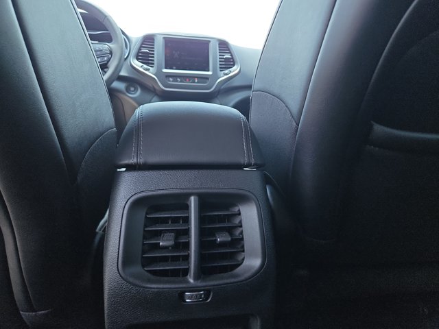 2023 Jeep Cherokee Altitude Lux - Photo 20