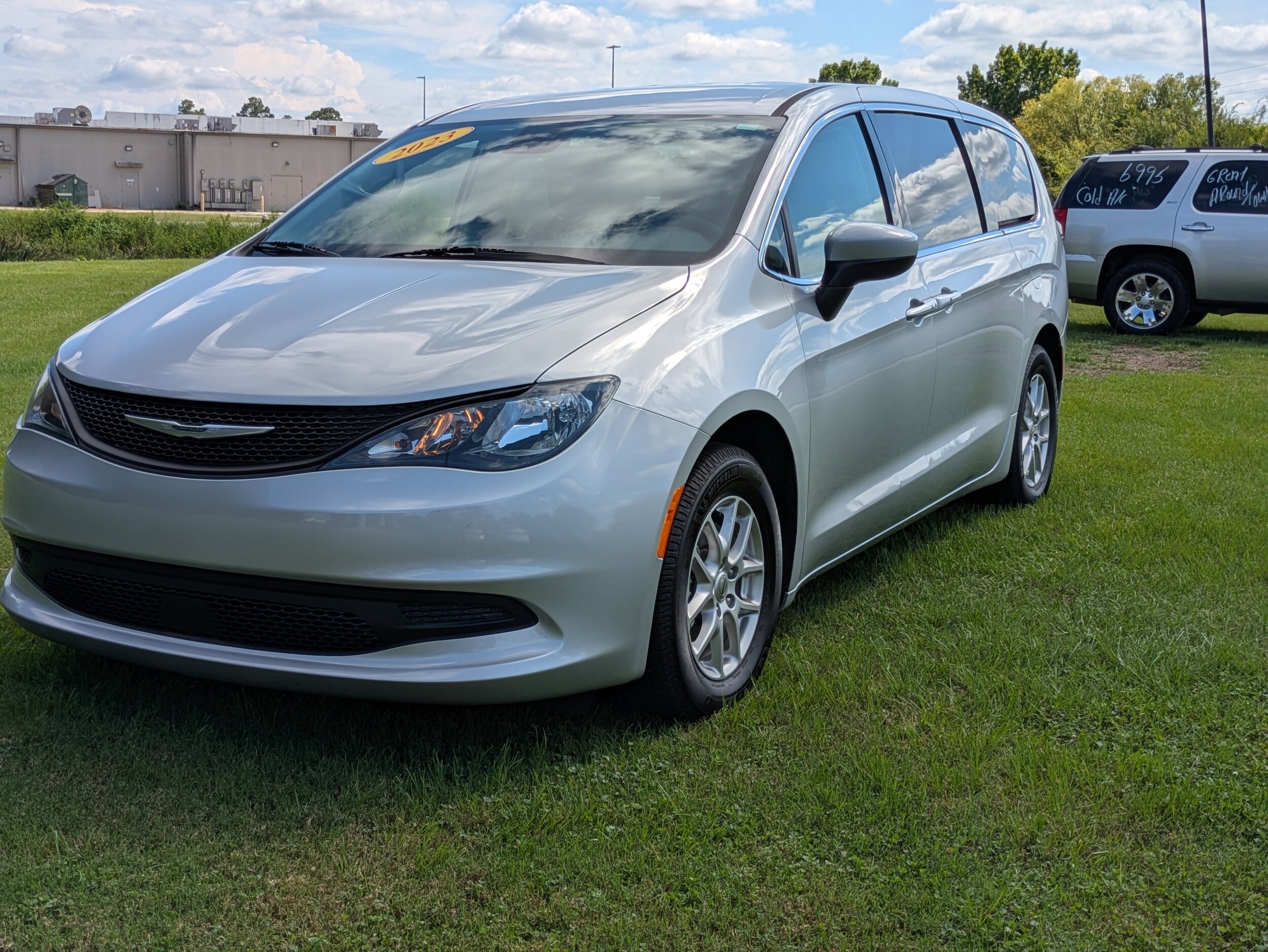 2023 Chrysler Voyager LX photo 2