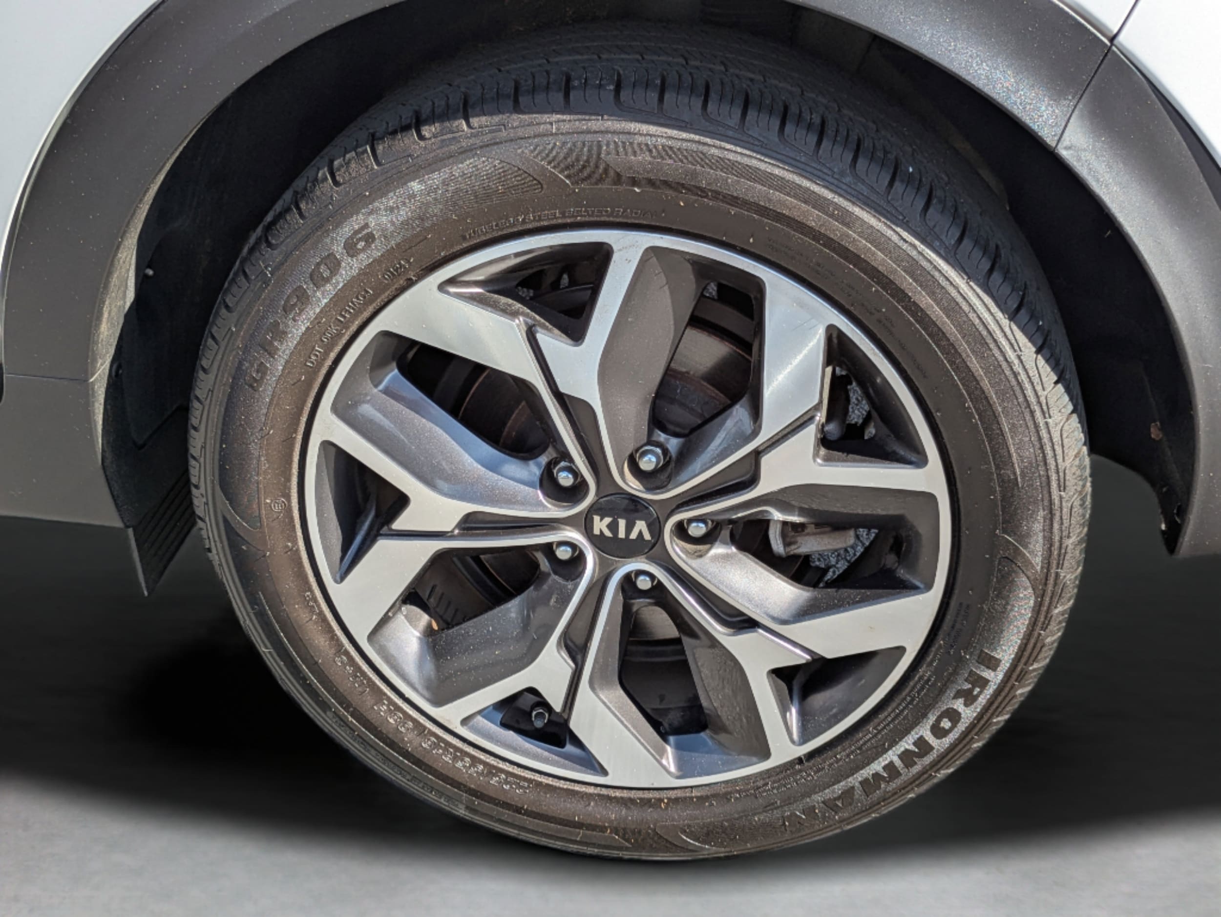 2020 Kia Sportage EX - Photo 10