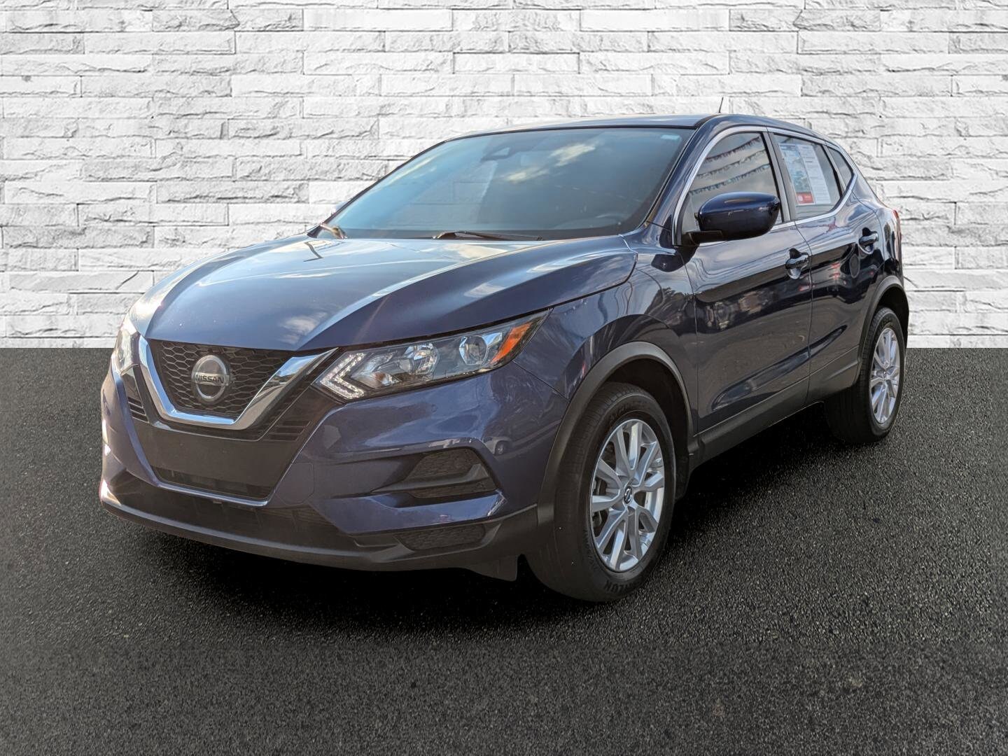 2021 Nissan Rogue Sport S photo 2