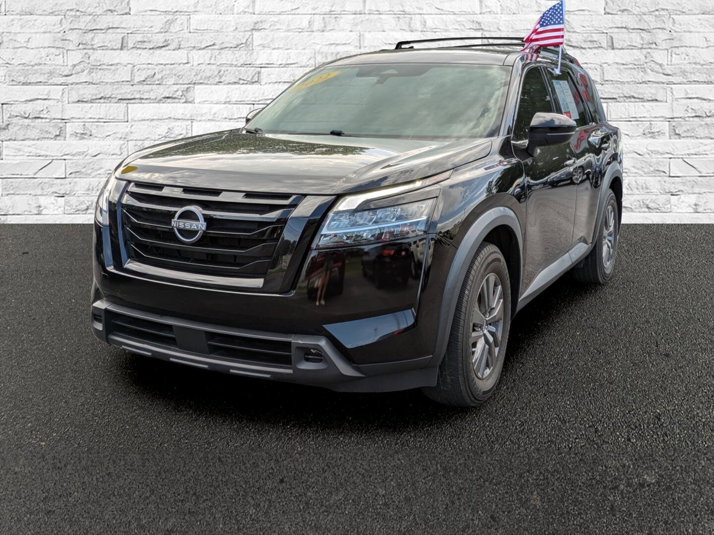 2022 Nissan Pathfinder SV photo 2