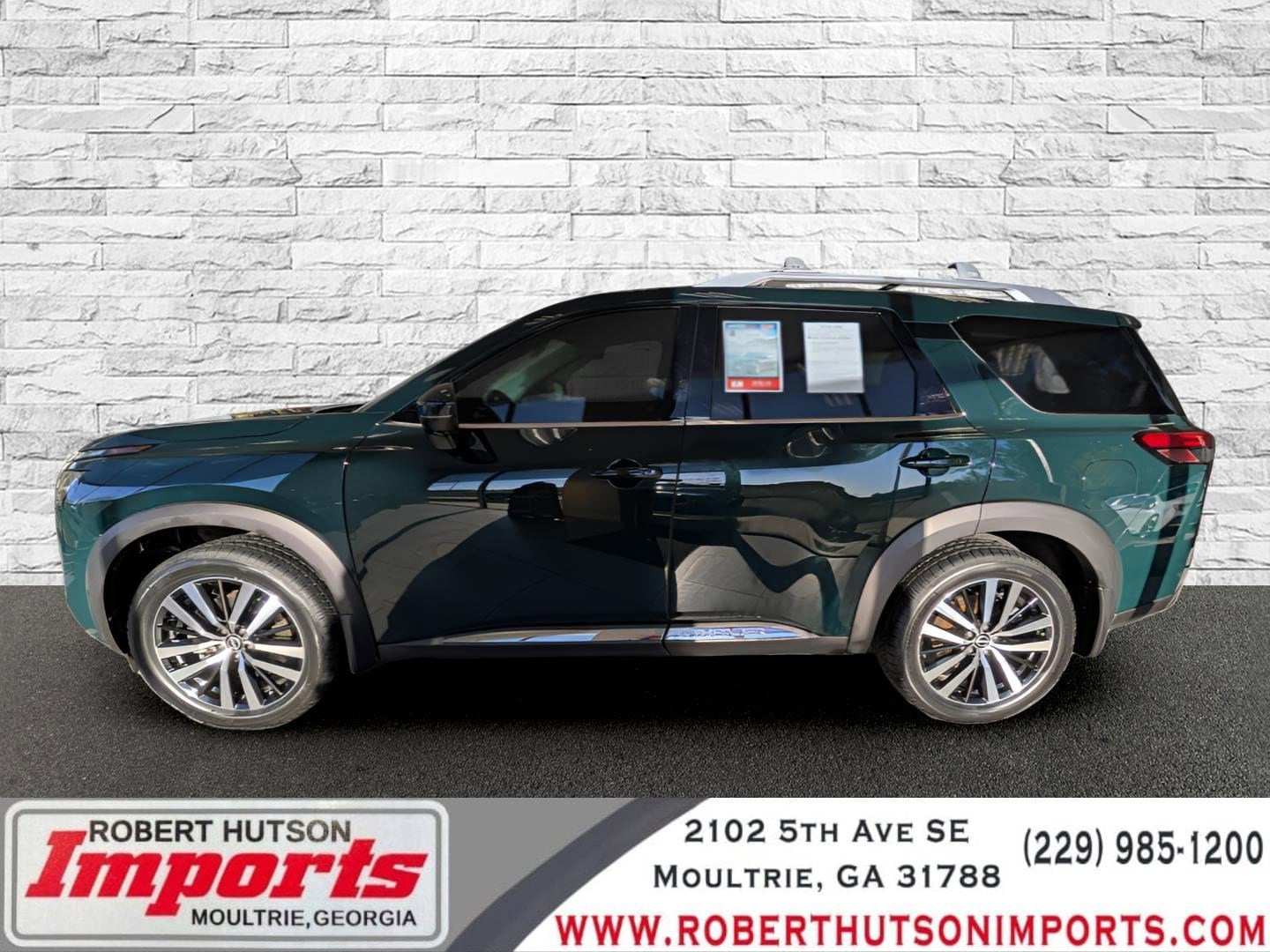 2024 Nissan Pathfinder Platinum's photo