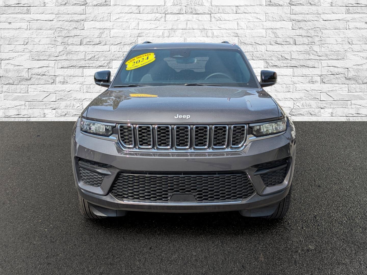 2024 Jeep Grand Cherokee Laredo X photo 3