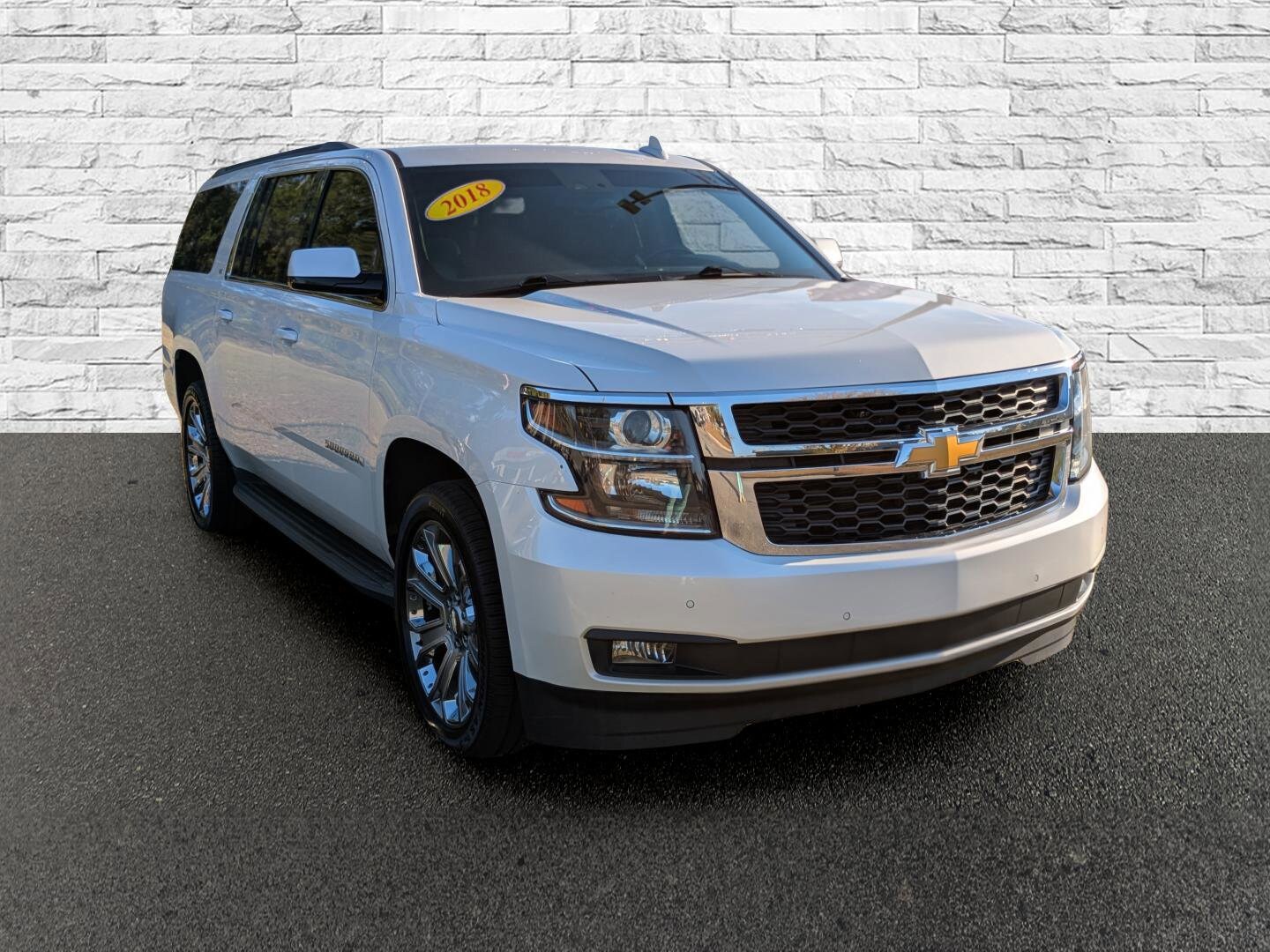 2018 Chevrolet Suburban LT photo 2