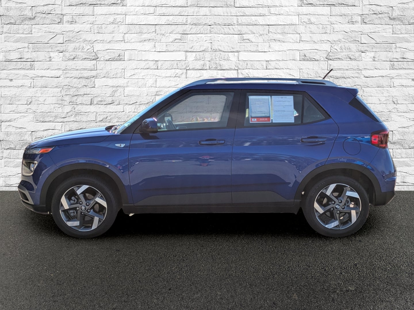 2025 Hyundai Venue SEL - Photo 2