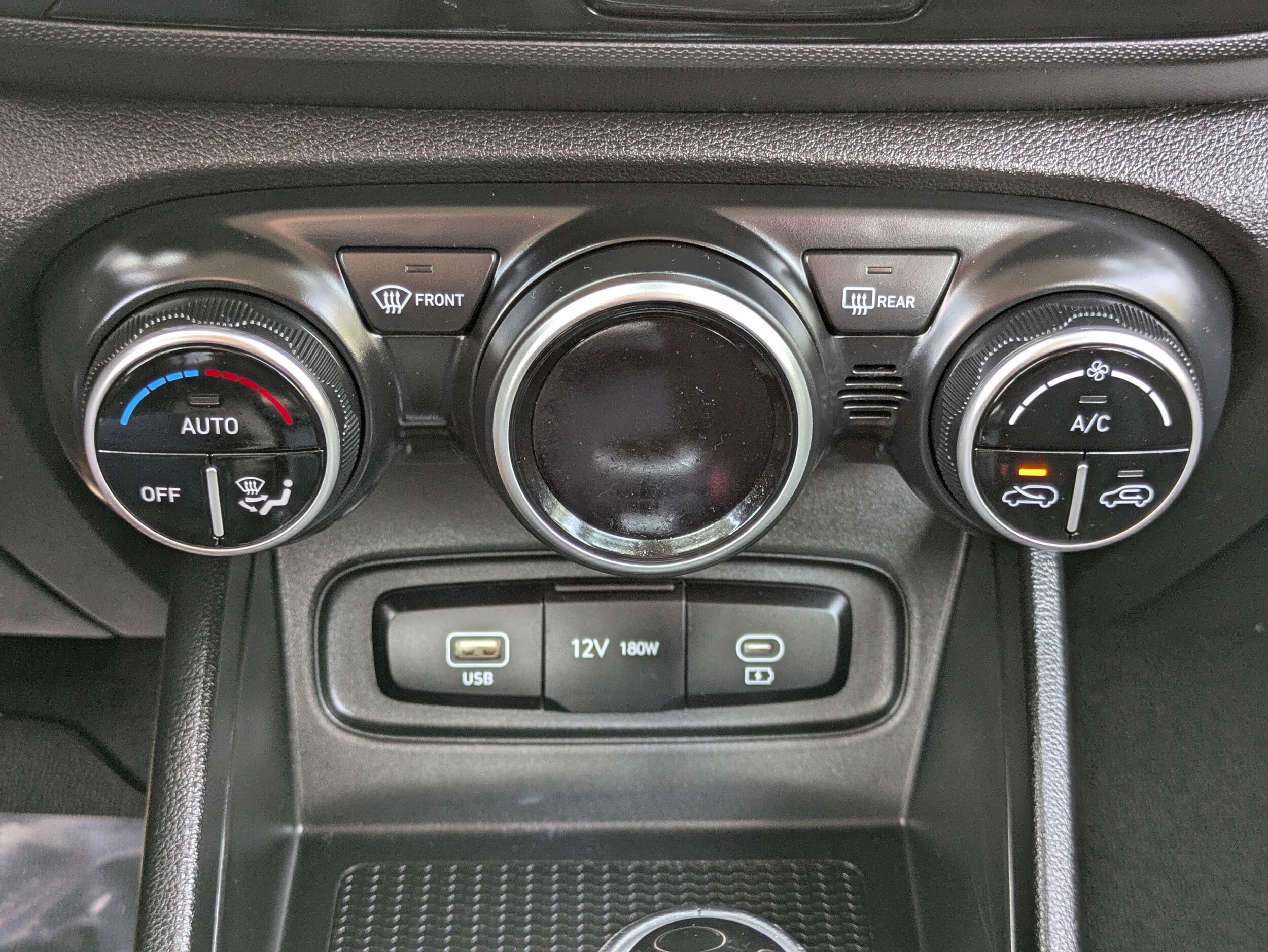 2025 Hyundai Venue SEL - Photo 22