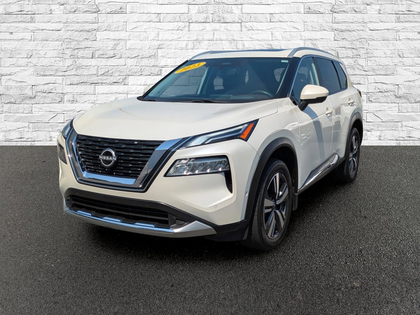 2023 Nissan Rogue Platinum photo 2