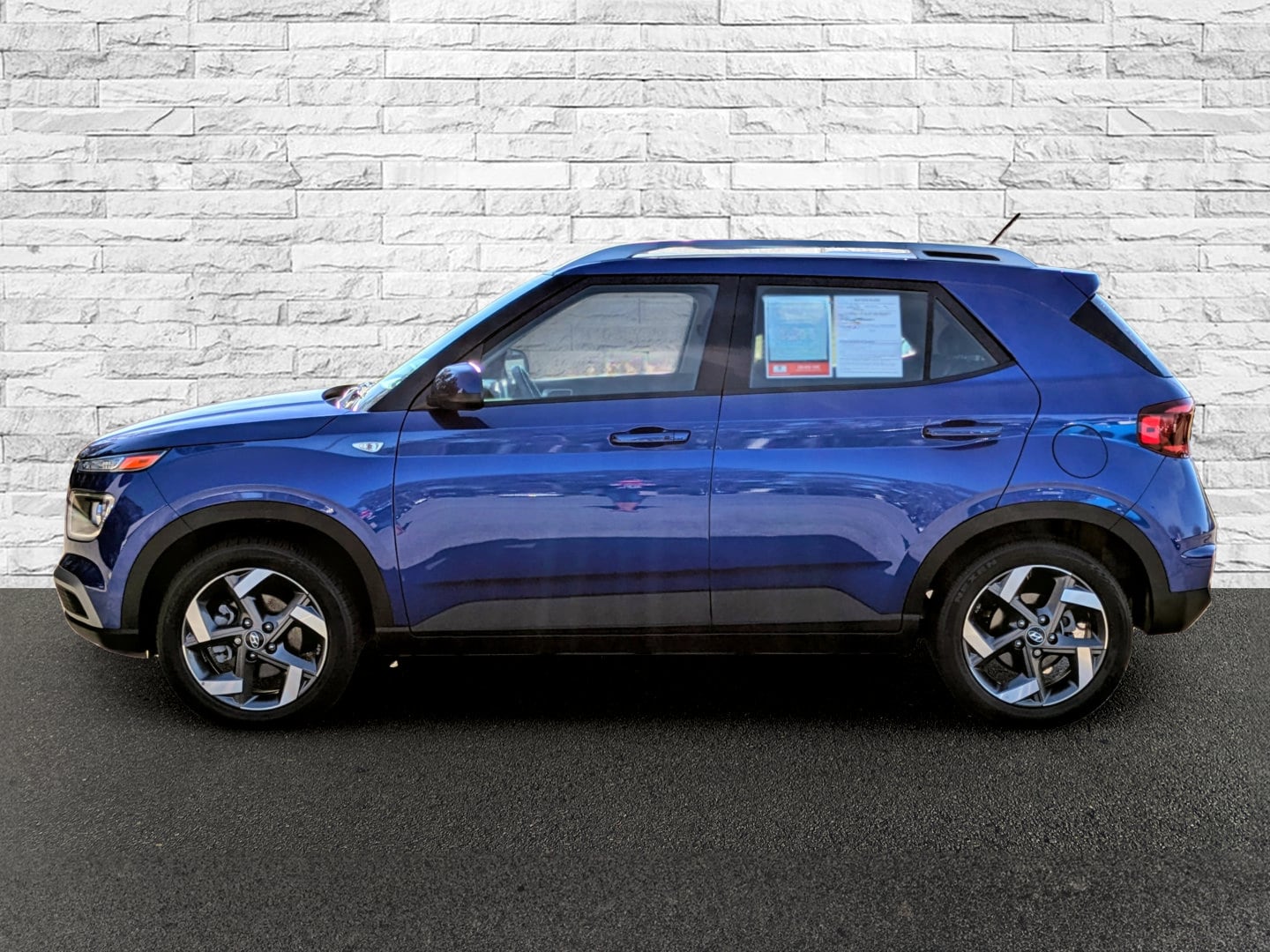 2025 Hyundai Venue SEL - Photo 3