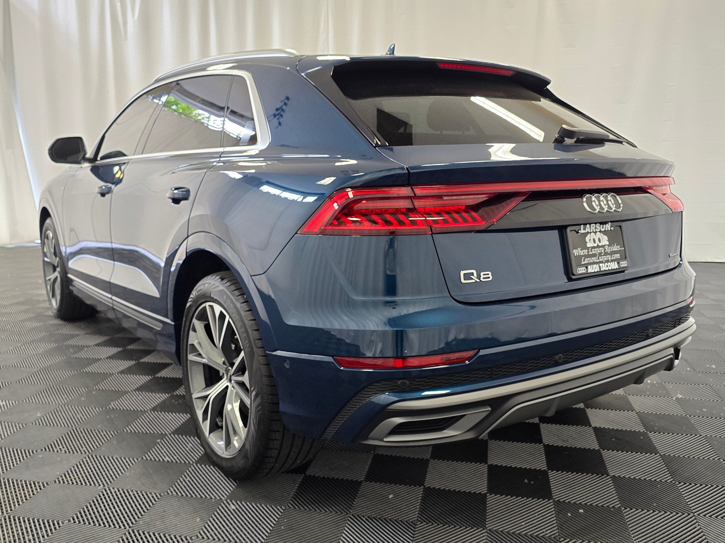 2022 Audi Q8 55 Prestige photo 3