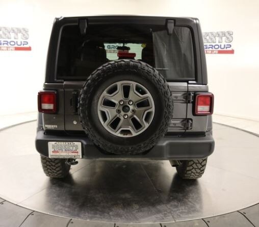 Roberts CDJR_Tips for Buying a Used Jeep Wrangler_IMAGE2.jpeg Dealership