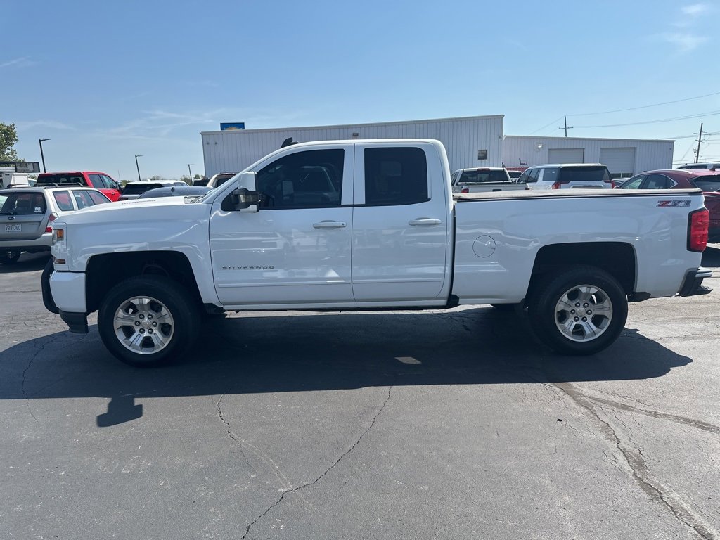 2017 Chevrolet Silverado 1500 LT photo 4