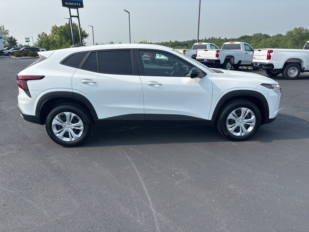 Used 2025 Chevrolet Trax LS with VIN KL77LFEPXSC144135 for sale in Kansas City
