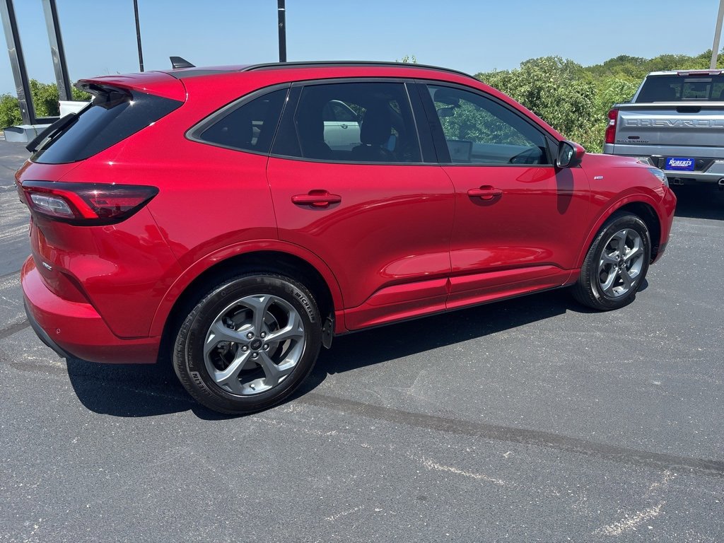 2023 Ford Escape ST-Line Select photo 3