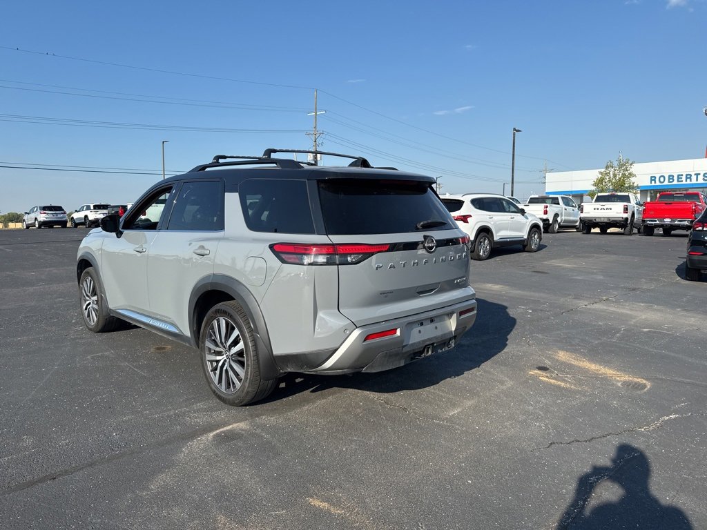 2022 Nissan Pathfinder Platinum photo 3