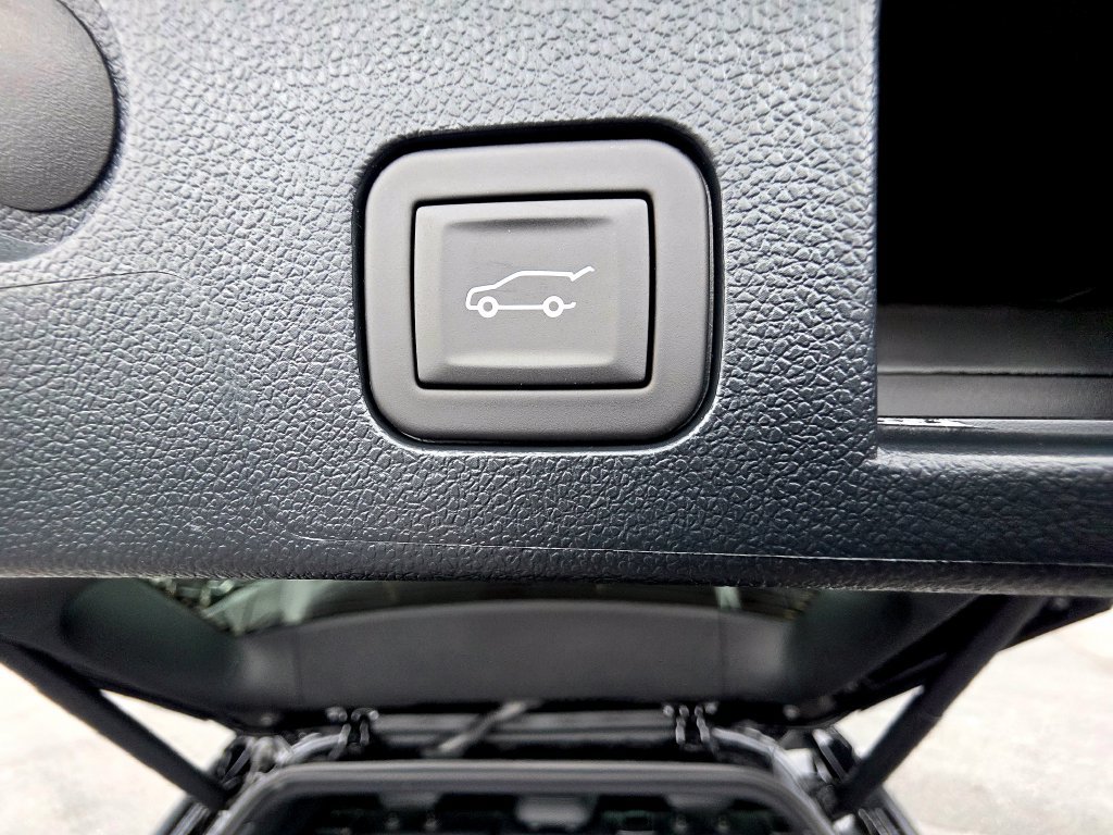 2027 Chevrolet Equinox LT - Photo 8