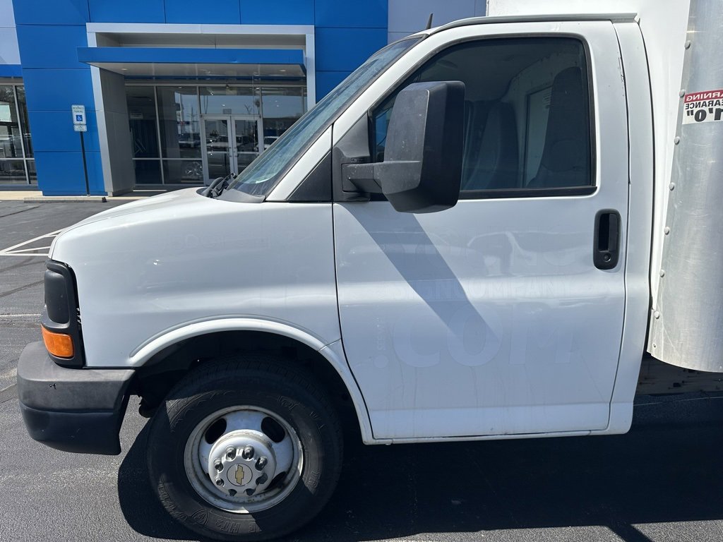 2014 Chevrolet Express Cutaway 3500 photo 4