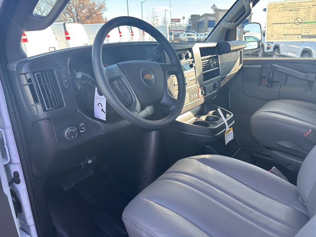 2025 Chevrolet Express Cargo Work Van - Photo 17