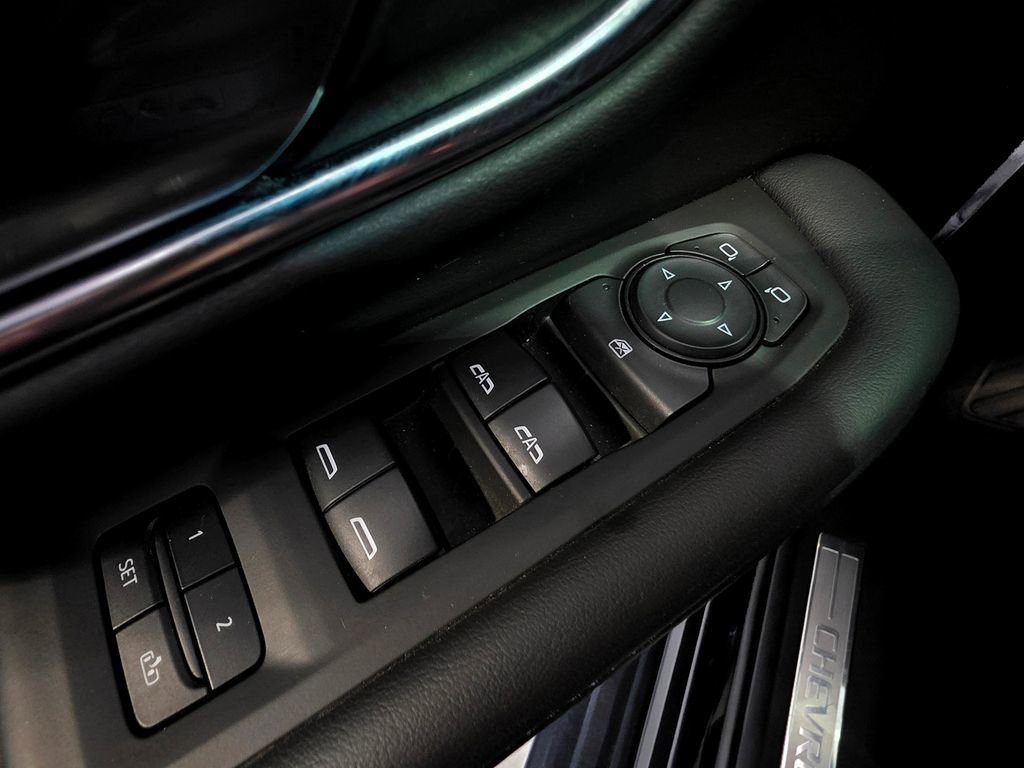 2022 Chevrolet Suburban LT - Photo 19