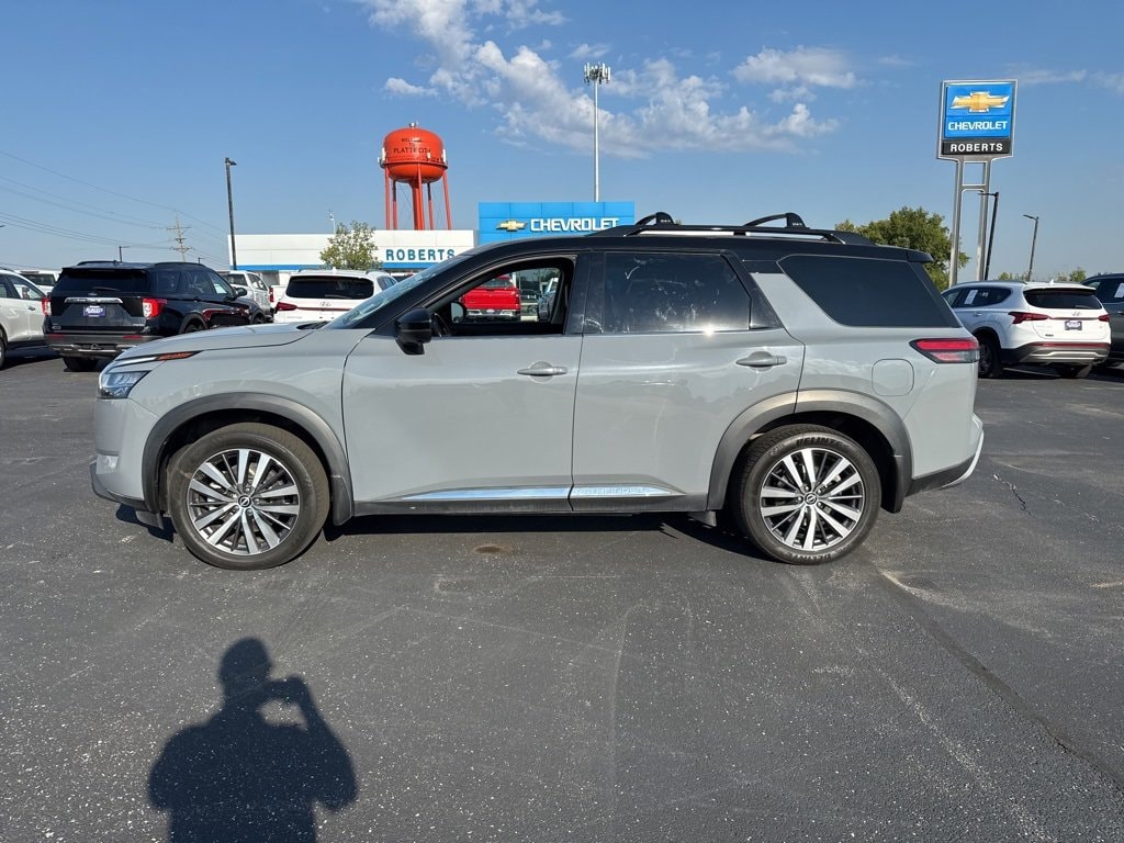Used 2022 Nissan Pathfinder Platinum with VIN 5N1DR3DK7NC246307 for sale in Kansas City