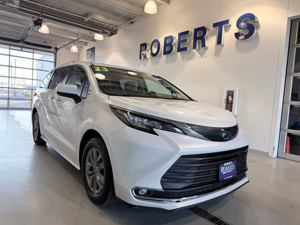 Used 2023 Toyota Sienna XLE with VIN 5TDYRKEC4PS169291 for sale in Kansas City