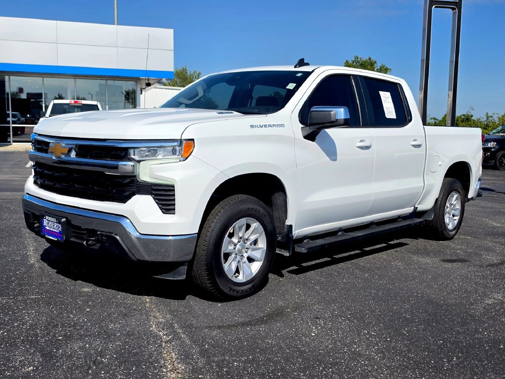 Used 2024 Chevrolet Silverado 1500 LT with VIN 1GCUDDE89RZ116141 for sale in Kansas City