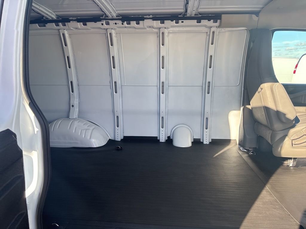 2025 Chevrolet Express Cargo Work Van - Photo 38