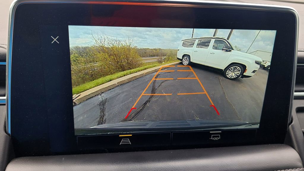 2022 Chevrolet Suburban LT - Photo 40
