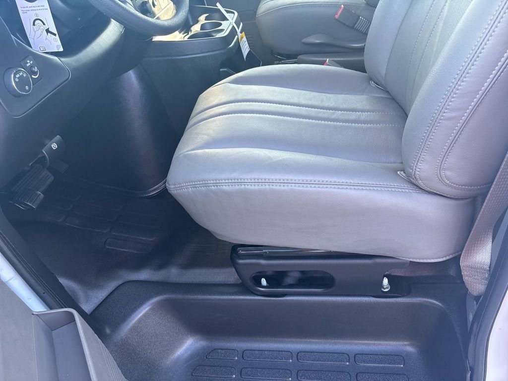 2025 Chevrolet Express Cargo Work Van - Photo 15