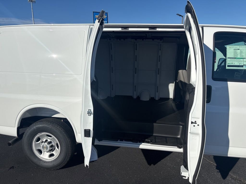 2025 Chevrolet Express Cargo Work Van - Photo 33