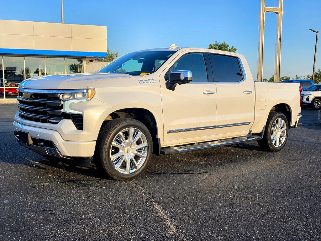 Used 2025 Chevrolet Silverado 1500 High Country with VIN 1GCUKJEL0SZ160141 for sale in Kansas City