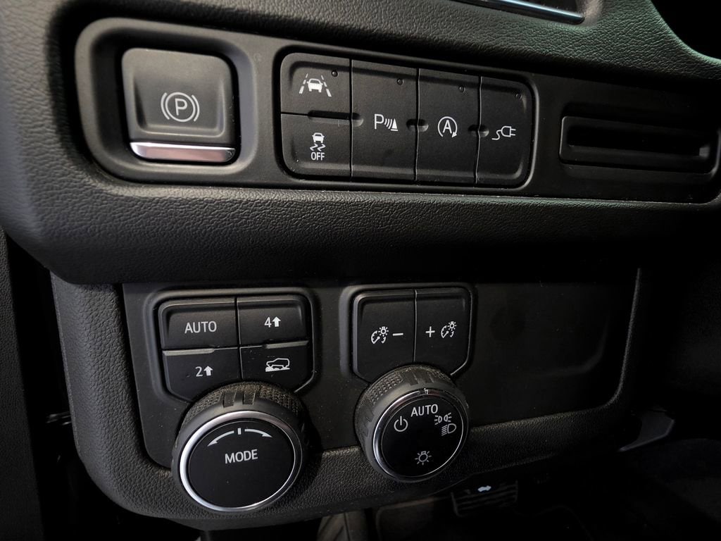 2022 Chevrolet Suburban LT - Photo 23